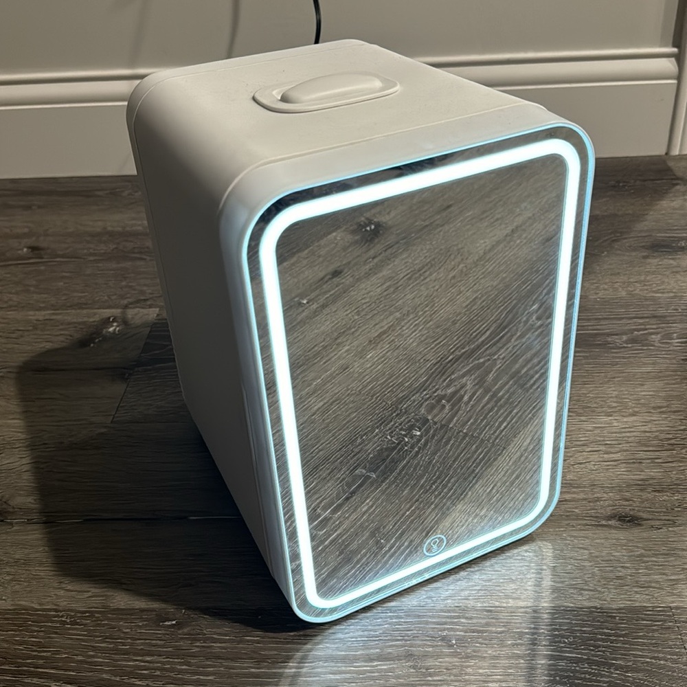 Mini fridge